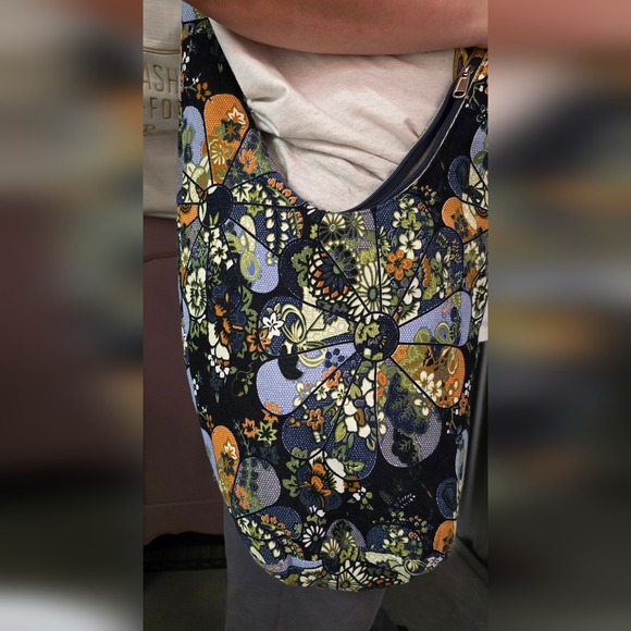 Hobo Bag ~ Long Handle & lots of room for all your things! - Picture 4 of 7